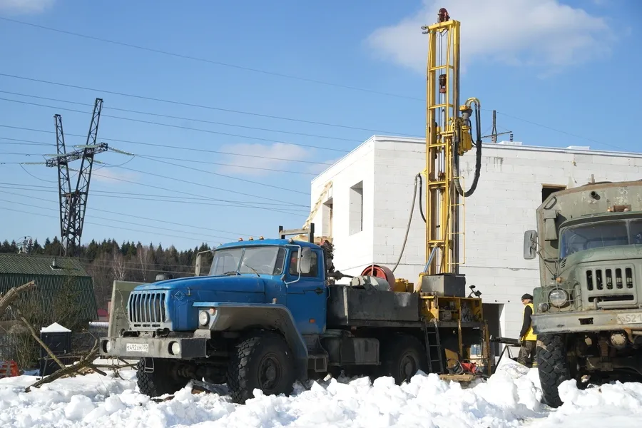 ustanovka-dlya-bureniya-skvazhin-kimberia.webp